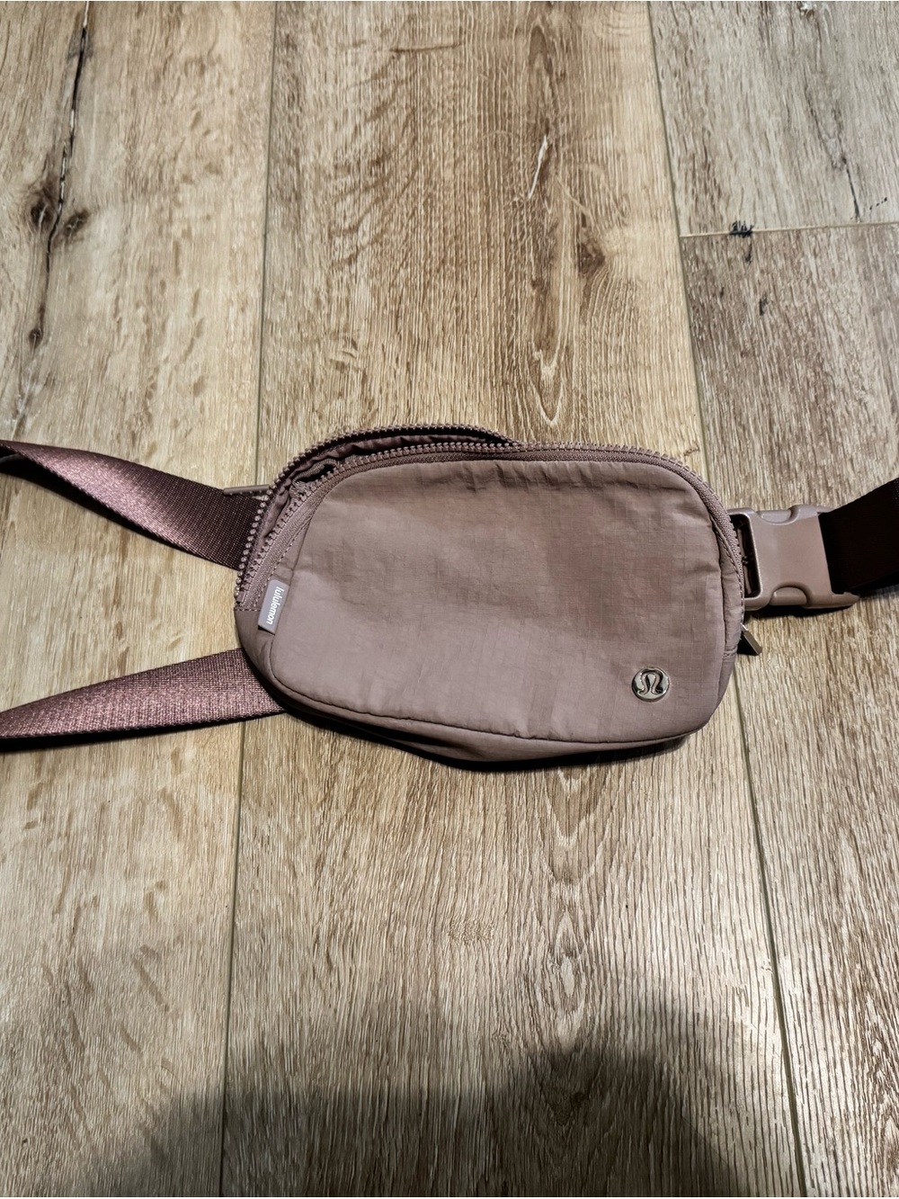 lululemon cross body light purple/mauve color
